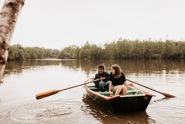 Reportage en Famille à Lille | une barque sur le lac