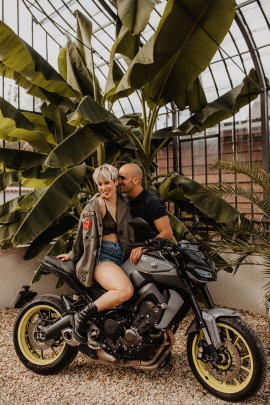 Séance photo en Couple à Orléans | avec la Moto de Monsieur !